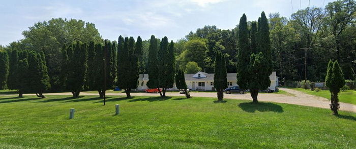 Four Leaf Clover Motel - 2022 Street View (newer photo)